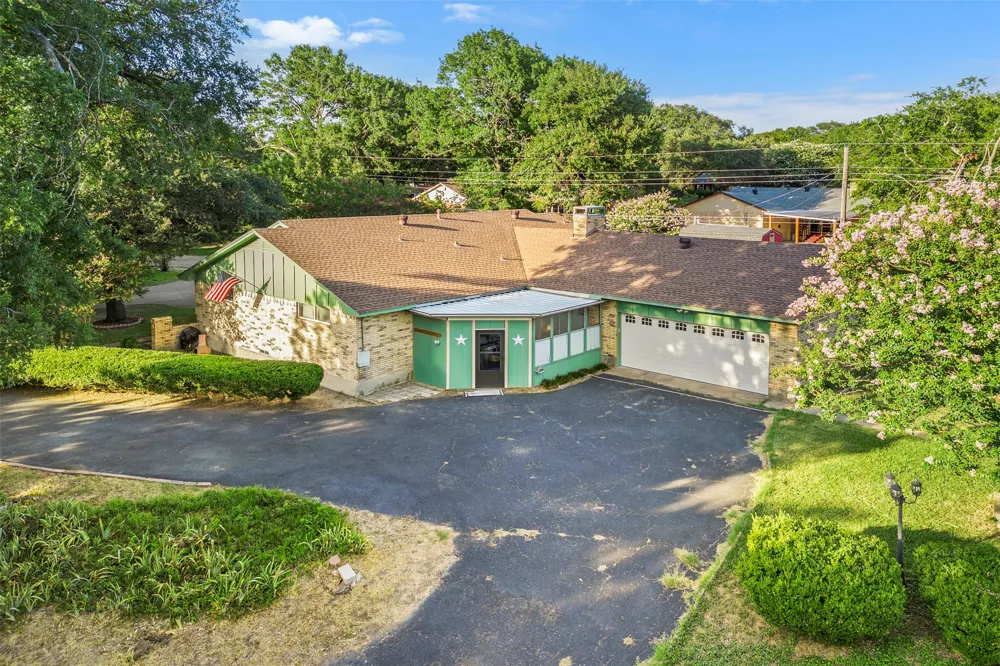 110 Pecan Creek Street Red Oak, TX 75154