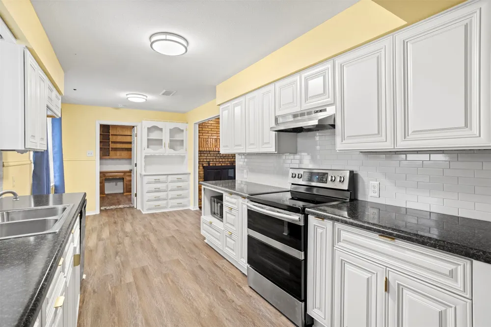 110 Pecan Creek Street Red Oak, TX 75154