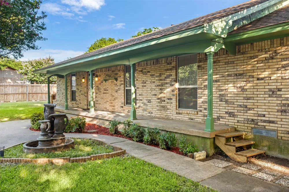 110 Pecan Creek Street Red Oak, TX 75154