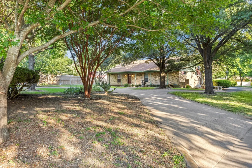 110 Pecan Creek Street Red Oak, TX 75154
