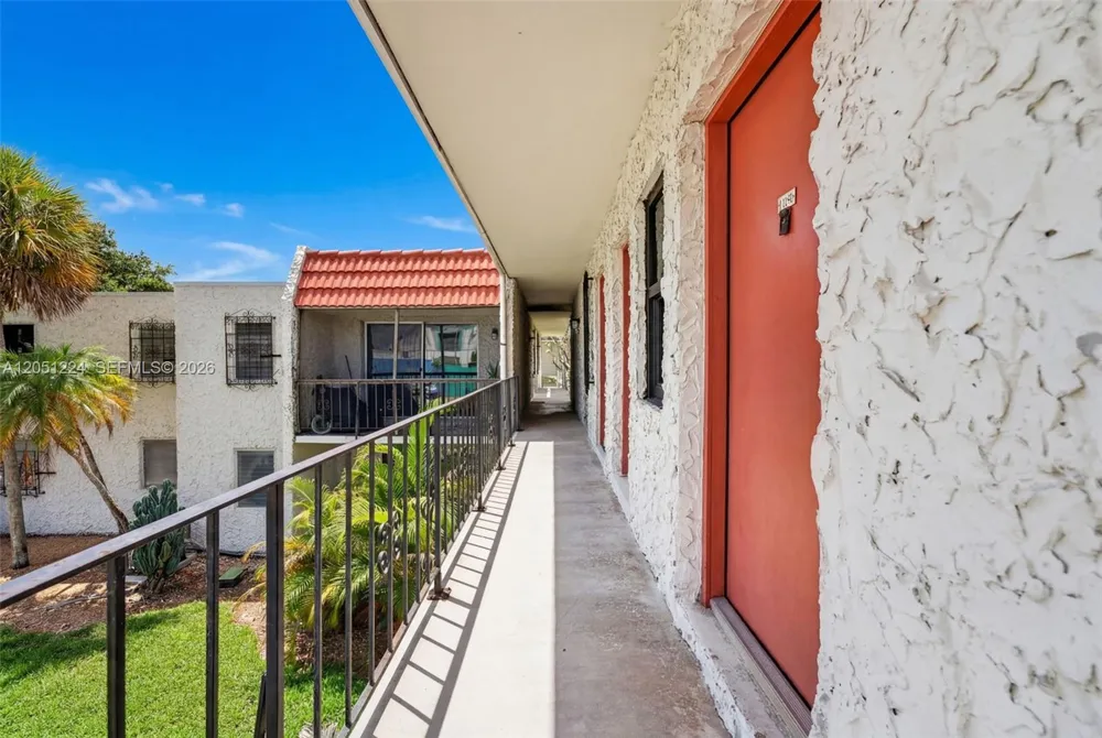 8701 SW 141st St #L6 Palmetto Bay, FL 33176