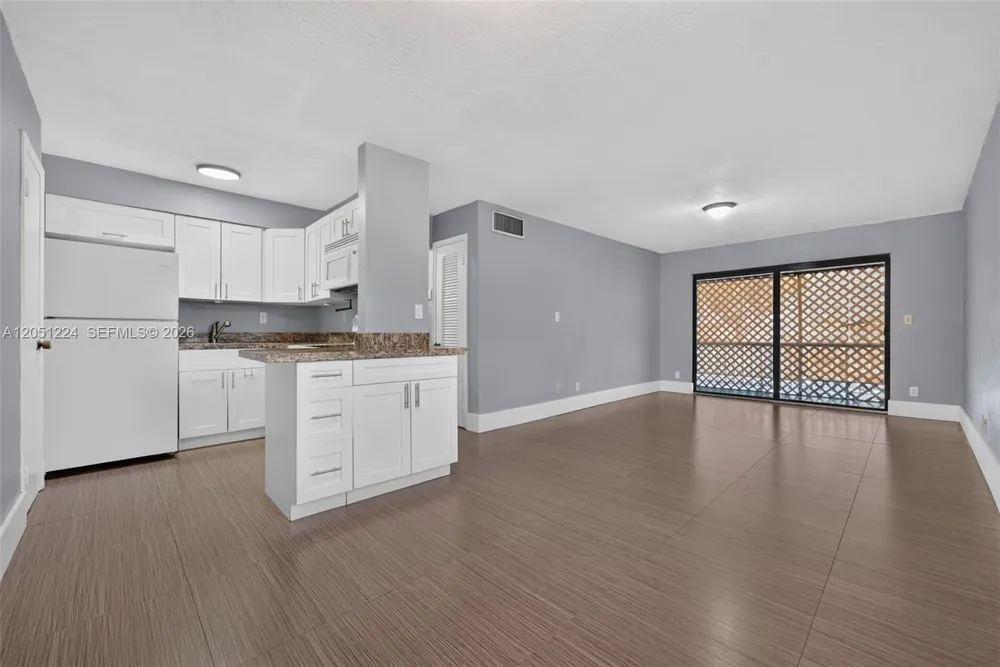 8701 SW 141st St #L6 Palmetto Bay, FL 33176