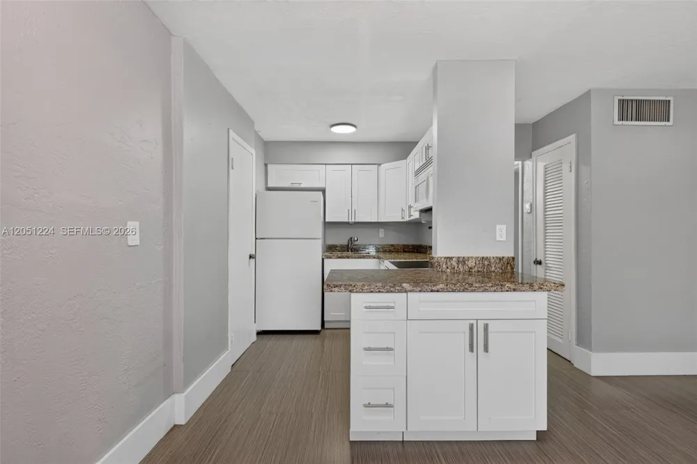 8701 SW 141st St #L6 Palmetto Bay, FL 33176