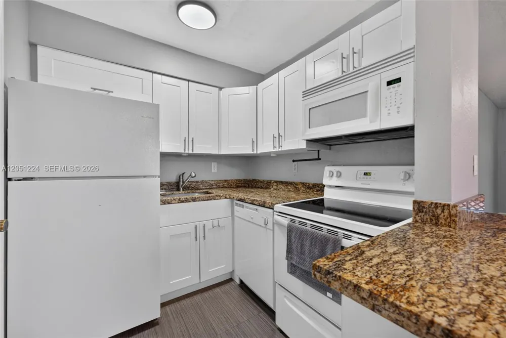8701 SW 141st St #L6 Palmetto Bay, FL 33176