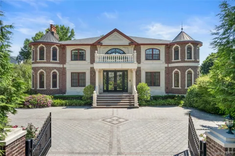 28 Whitney Circle
