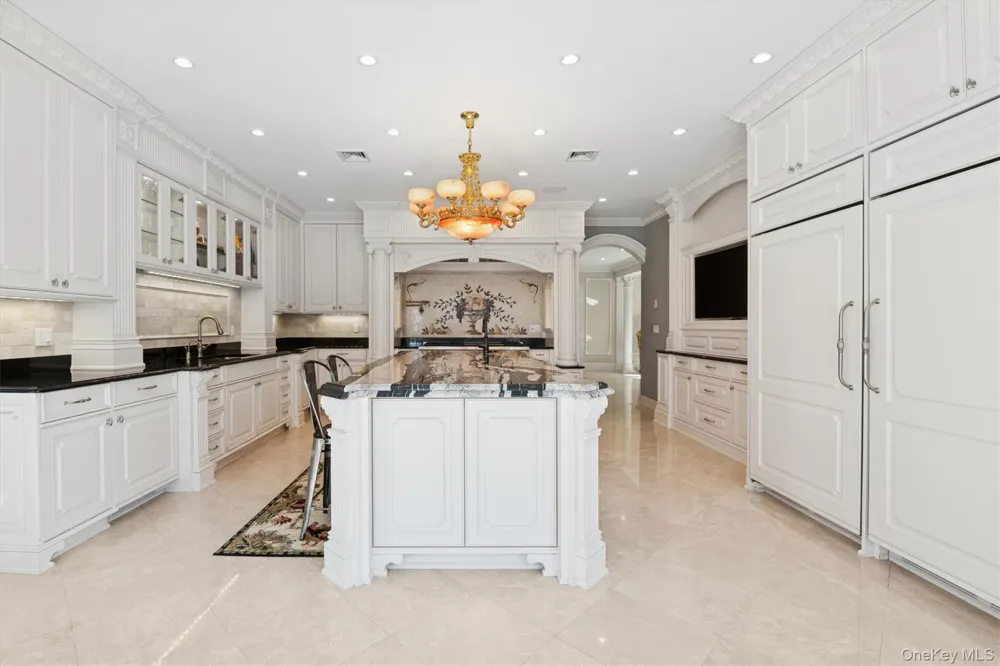 28 Whitney Circle Glen Cove, NY 11542