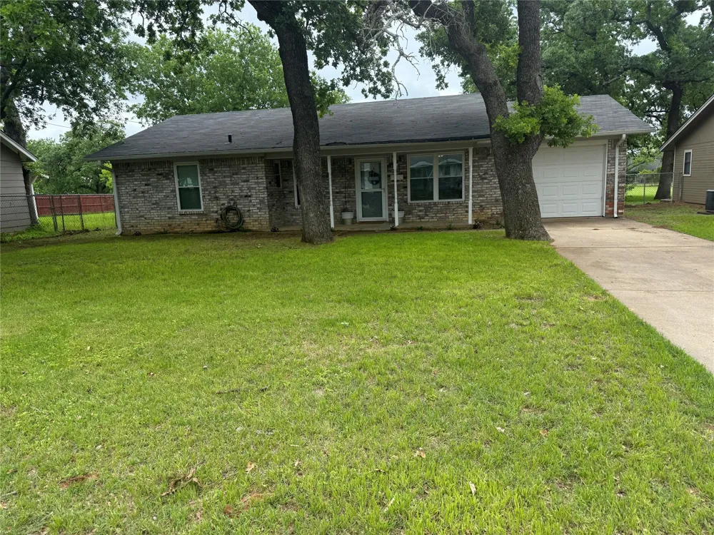 1530 W Groesbeck Street Stephenville, TX 76401