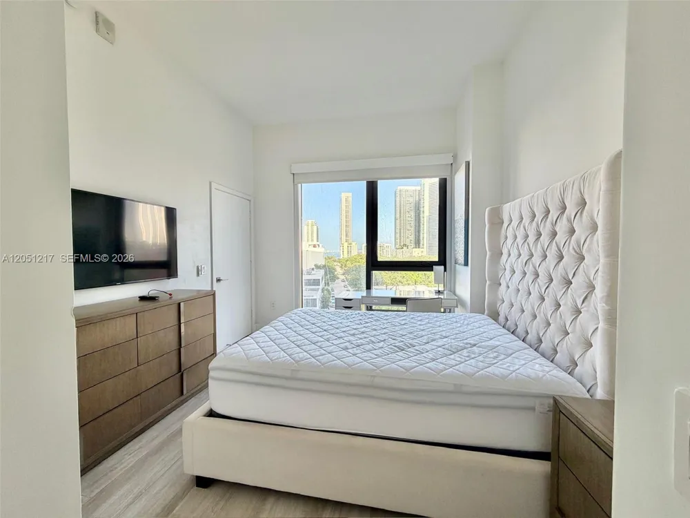121 NE 34th St #L605 Miami, FL 33137