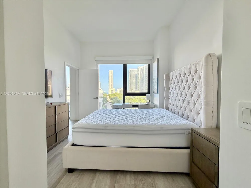 121 NE 34th St #L605 Miami, FL 33137