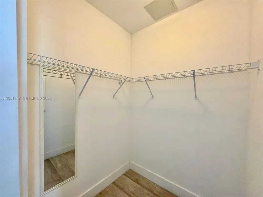 121 NE 34th St #L605 Miami, FL 33137