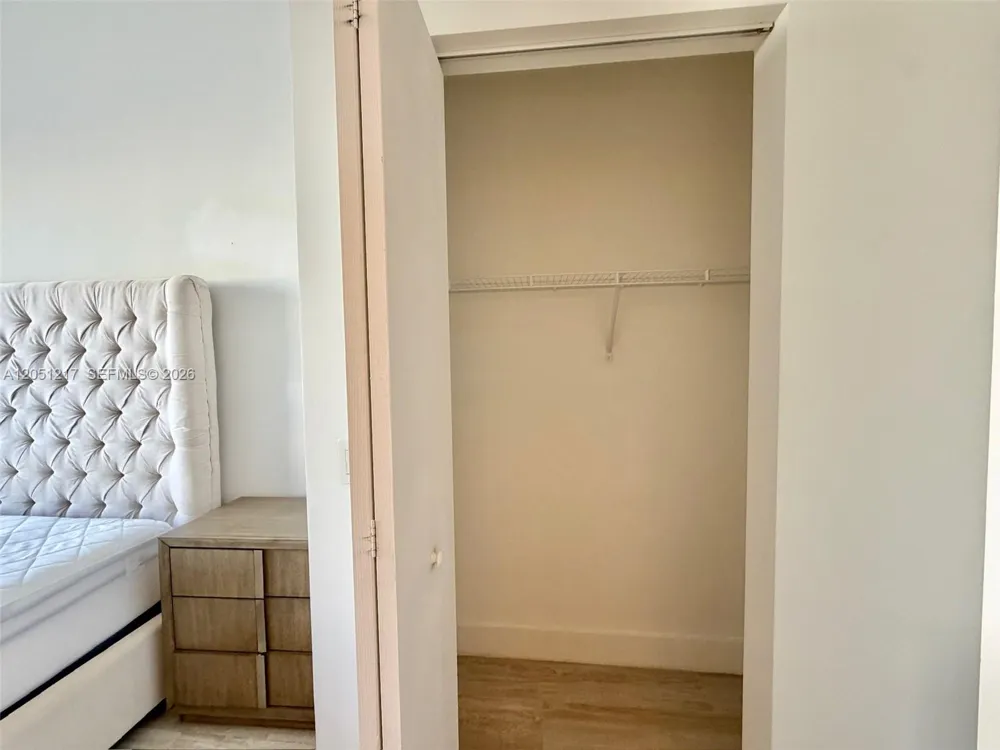 121 NE 34th St #L605 Miami, FL 33137