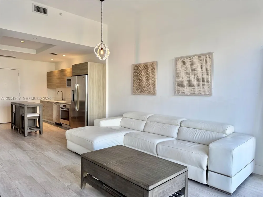 121 NE 34th St #L605 Miami, FL 33137