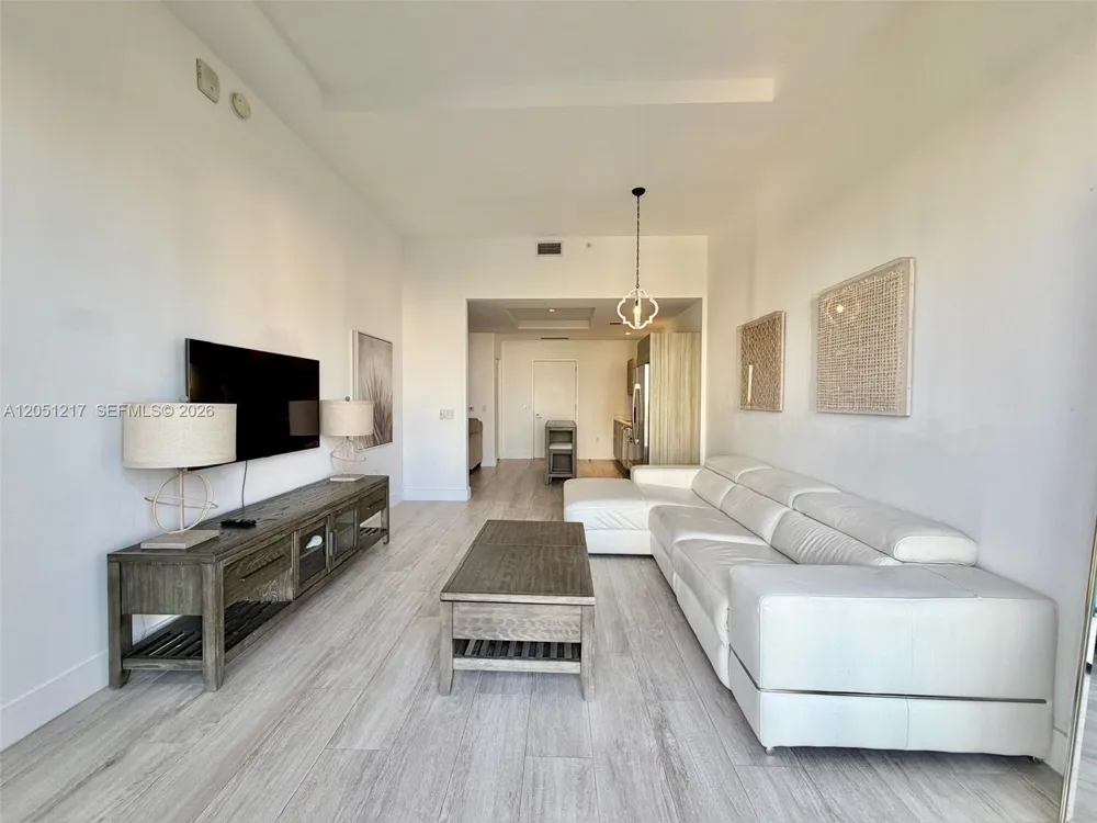 121 NE 34th St #L605 Miami, FL 33137