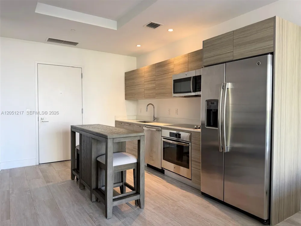 121 NE 34th St #L605 Miami, FL 33137