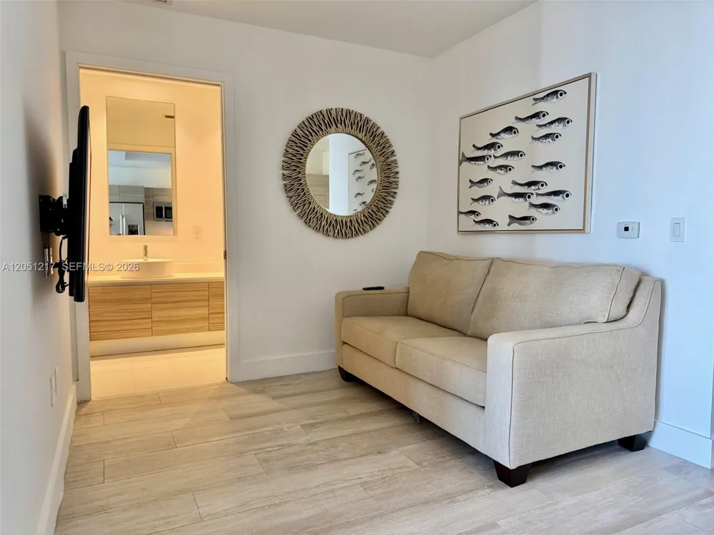 121 NE 34th St #L605 Miami, FL 33137