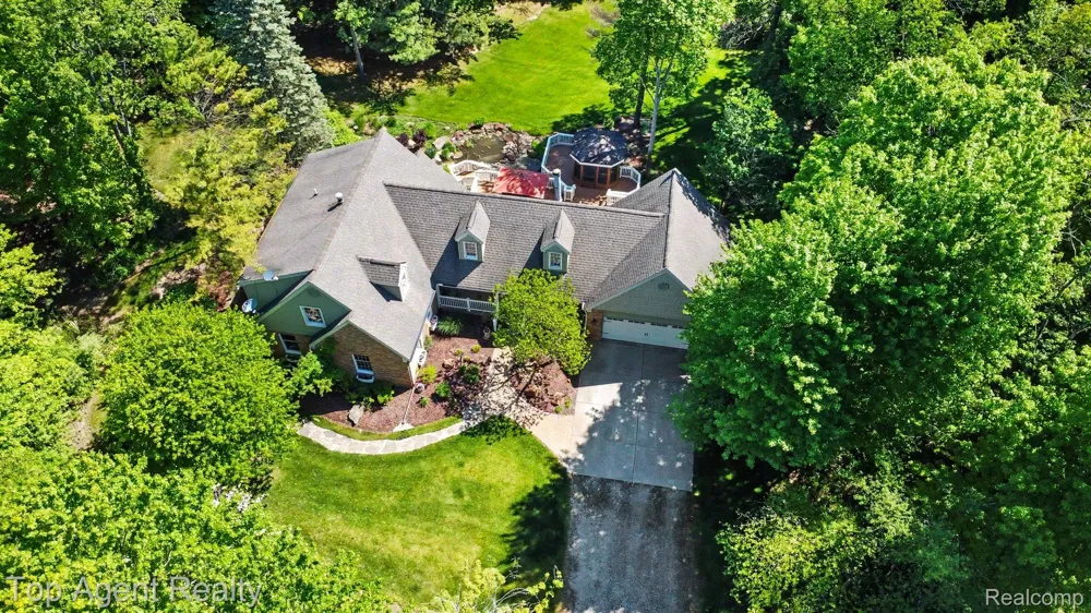 2411 Farmbrook Trail Addison Township, MI 48370