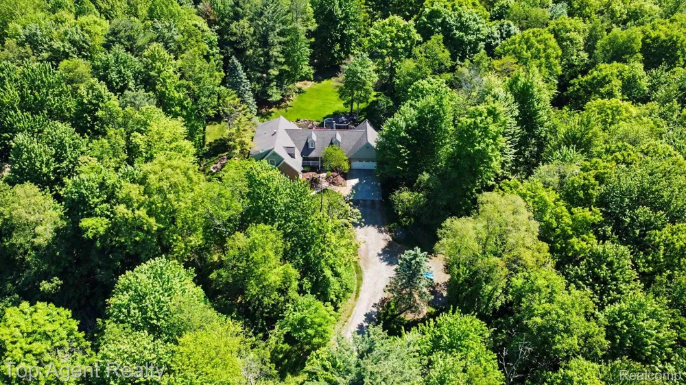 2411 Farmbrook Trail Addison Township, MI 48370