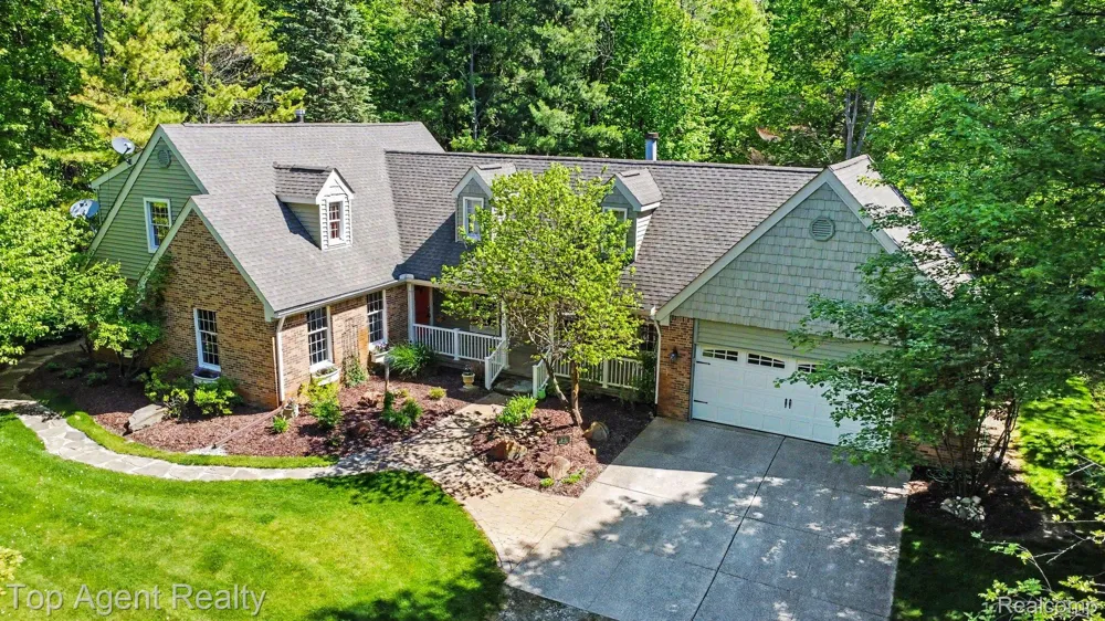 2411 Farmbrook Trail Addison Township, MI 48370