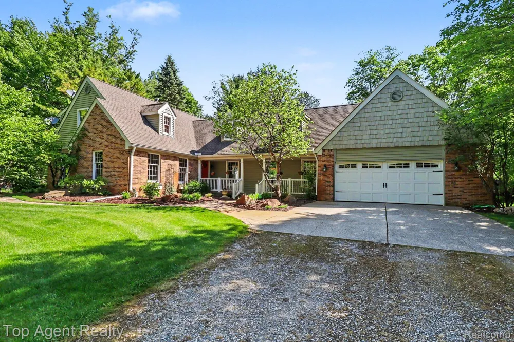 2411 Farmbrook Trail Addison Township, MI 48370