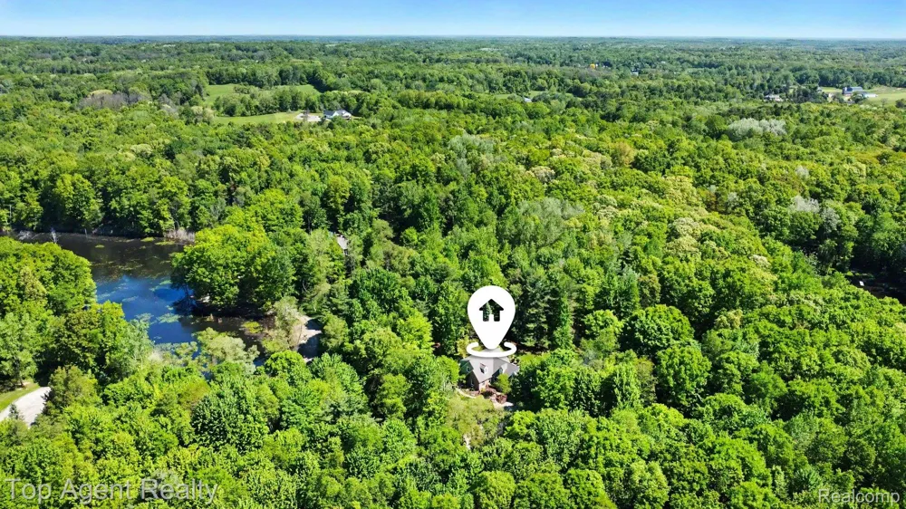 2411 Farmbrook Trail Addison Township, MI 48370
