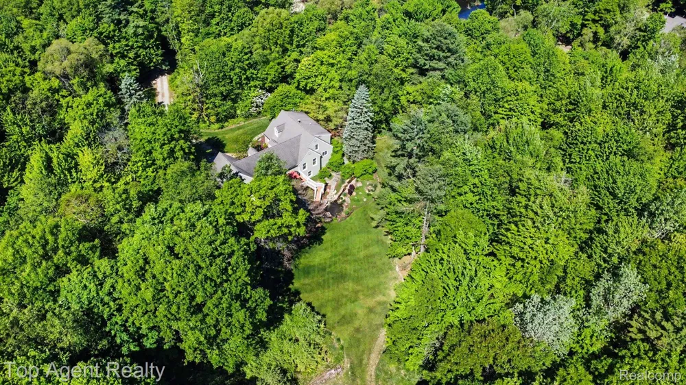 2411 Farmbrook Trail Addison Township, MI 48370