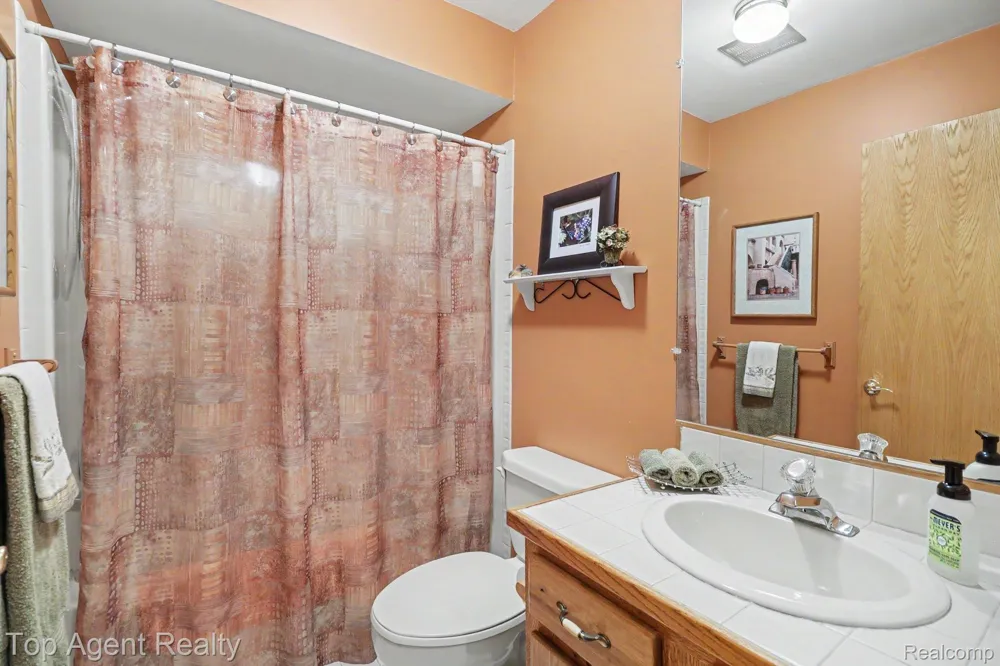 2411 Farmbrook Trail Addison Township, MI 48370