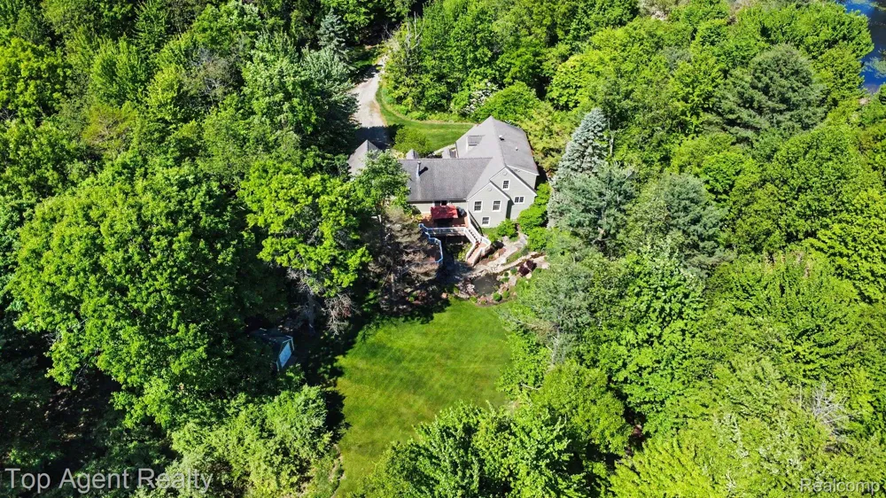 2411 Farmbrook Trail Addison Township, MI 48370