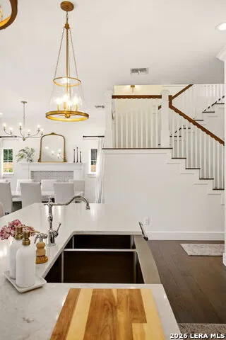 301 OGDEN LN Alamo Heights, TX 78209