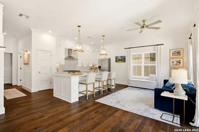 301 OGDEN LN Alamo Heights, TX 78209
