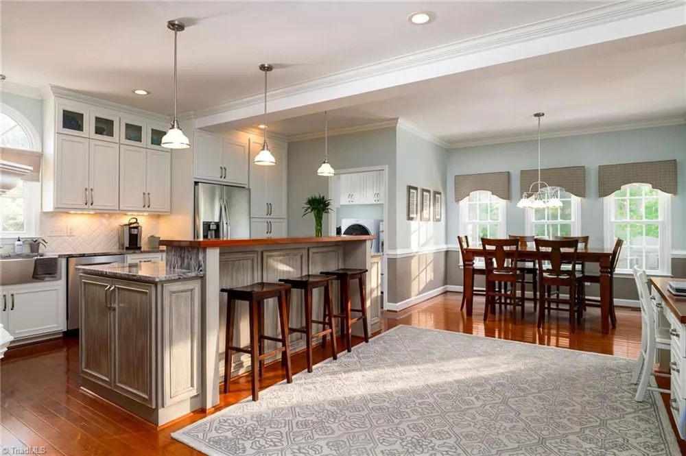 1860 Dunmore Lane Clemmons, NC 27012