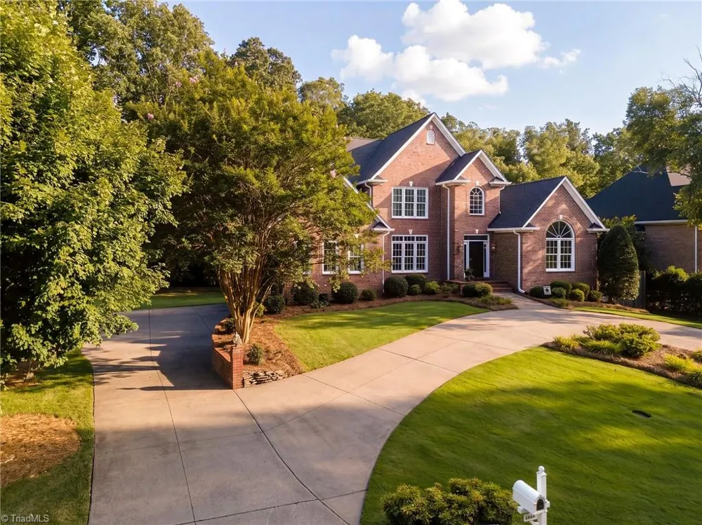 1860 Dunmore Lane Clemmons, NC 27012