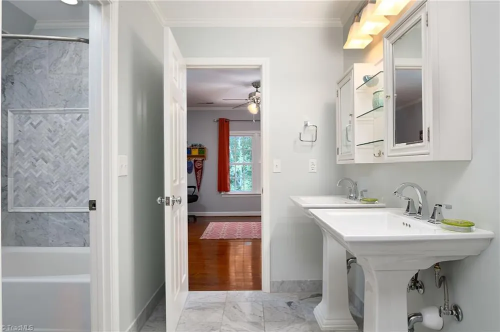1860 Dunmore Lane Clemmons, NC 27012