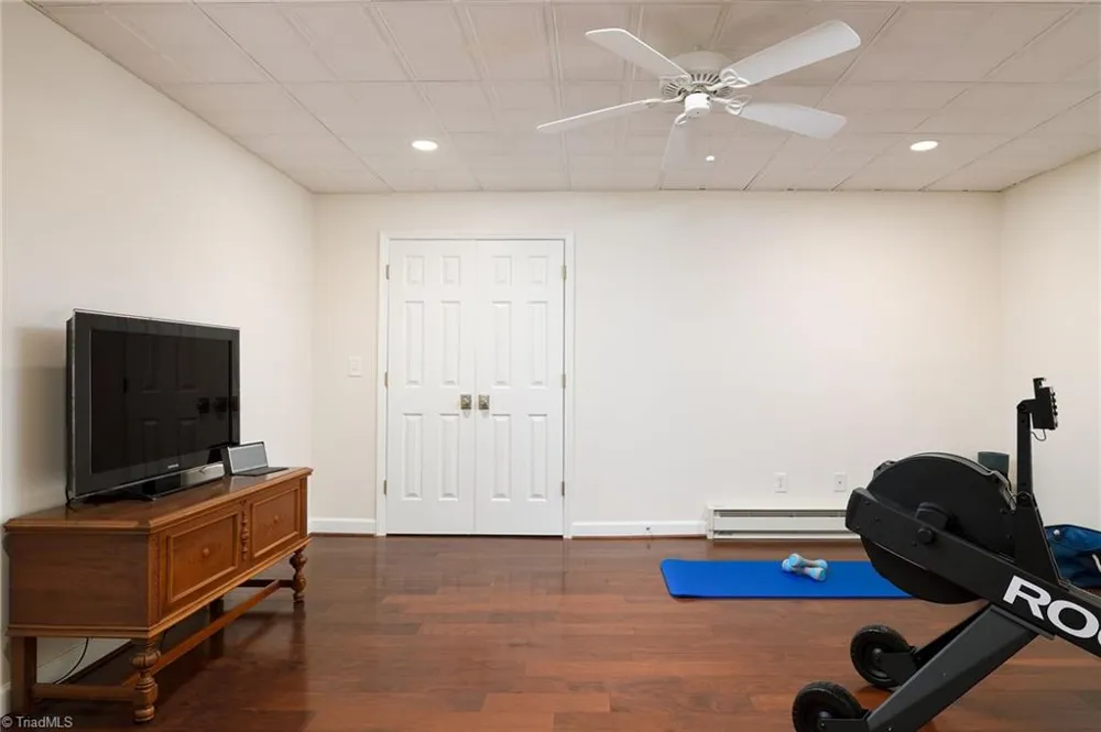 1860 Dunmore Lane Clemmons, NC 27012