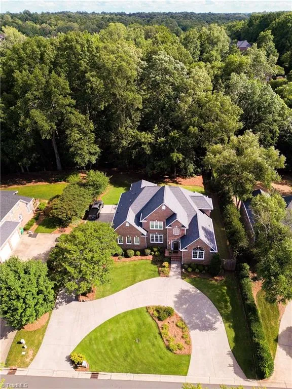 1860 Dunmore Lane Clemmons, NC 27012
