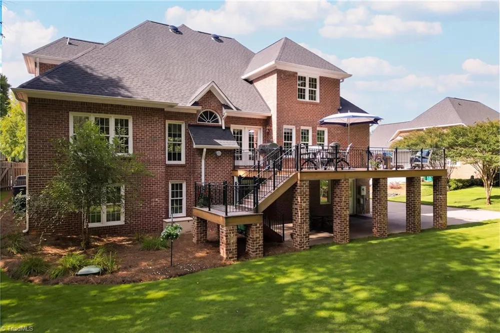 1860 Dunmore Lane Clemmons, NC 27012