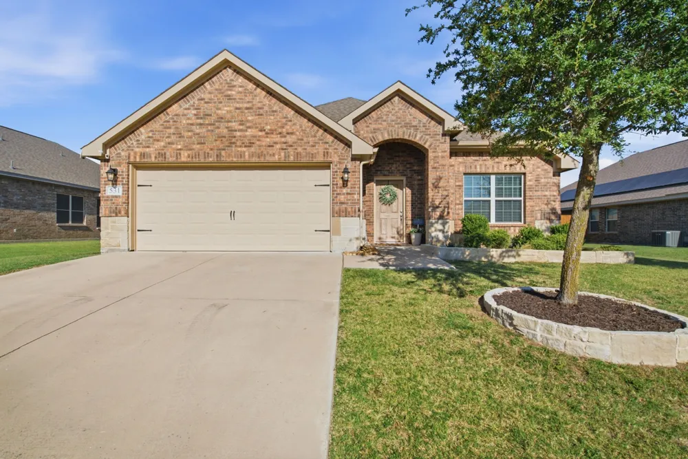 531 Hidden Springs Trail Azle, TX 76020