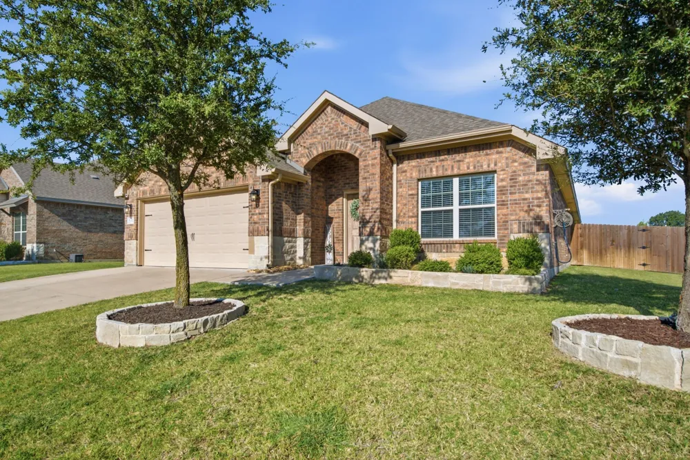 531 Hidden Springs Trail Azle, TX 76020
