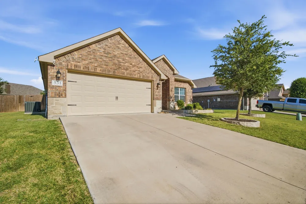 531 Hidden Springs Trail Azle, TX 76020