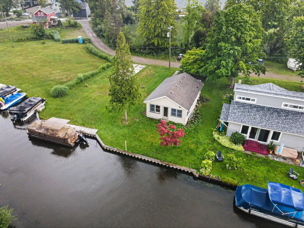 9405 Linck Drive Pinckney, MI 48169