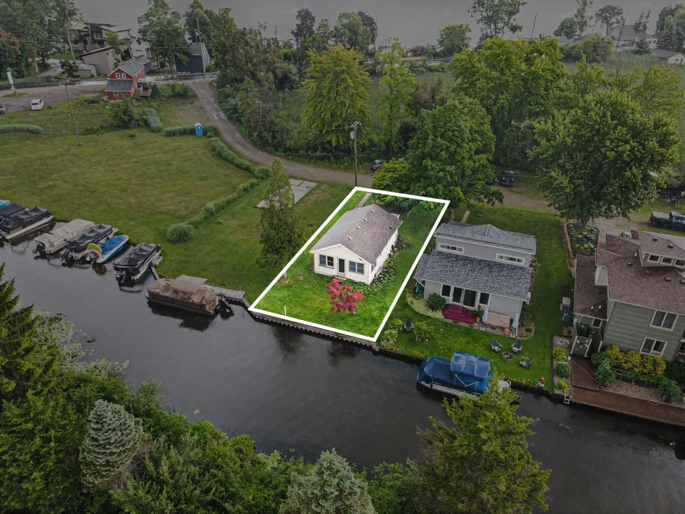 9405 Linck Drive Pinckney, MI 48169