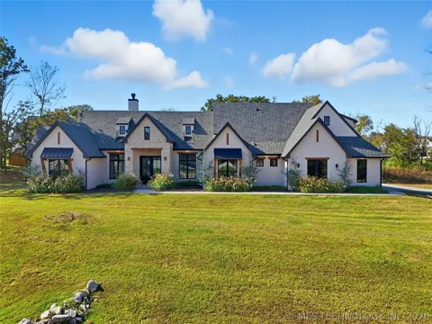 2714 Falls Bend Drive