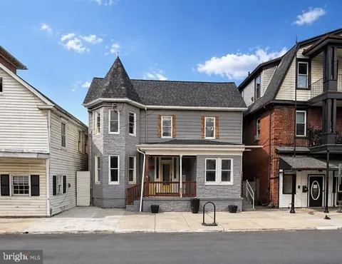 8 S MAPLE AVENUE