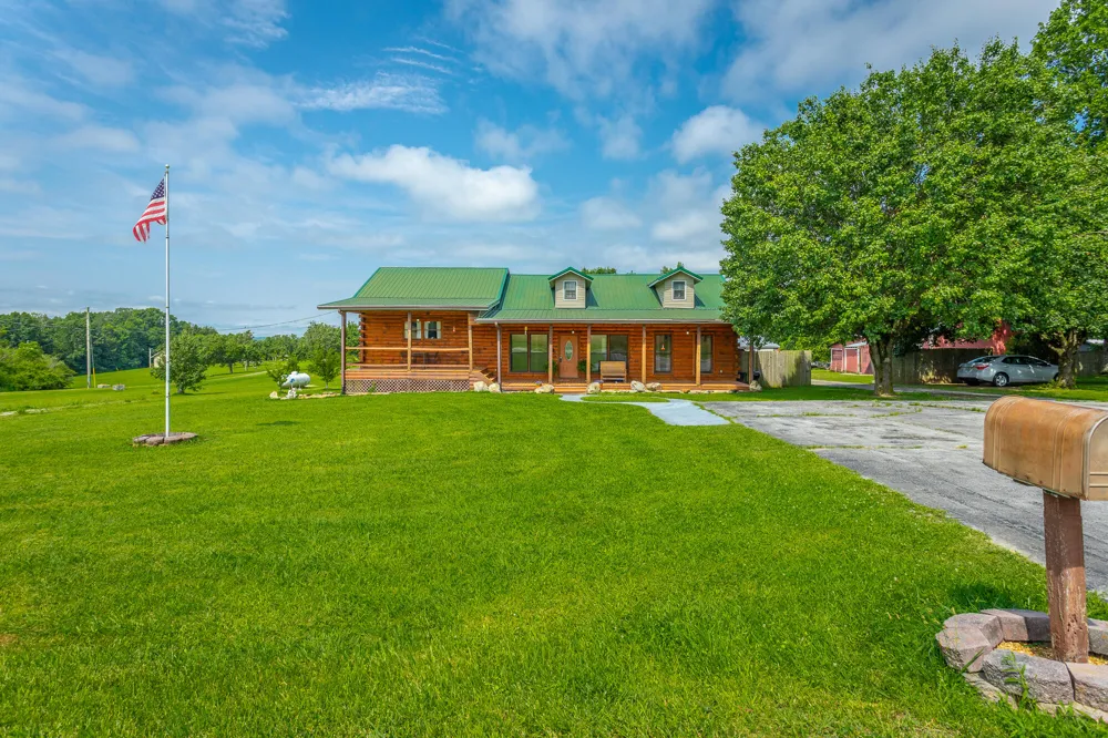 2195 Myers Road Pikeville, TN 37367