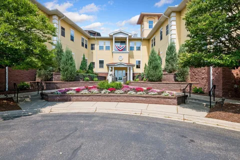 6701 Lake Shore Drive S #101