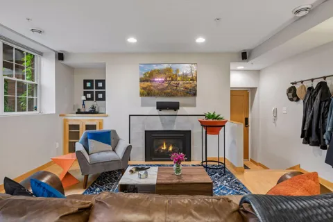 1926 Pleasant Avenue #101