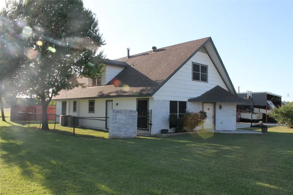 121 Port O Call Court Runaway Bay, TX 76426