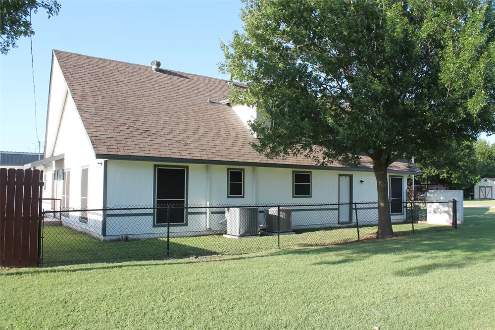 121 Port O Call Court Runaway Bay, TX 76426