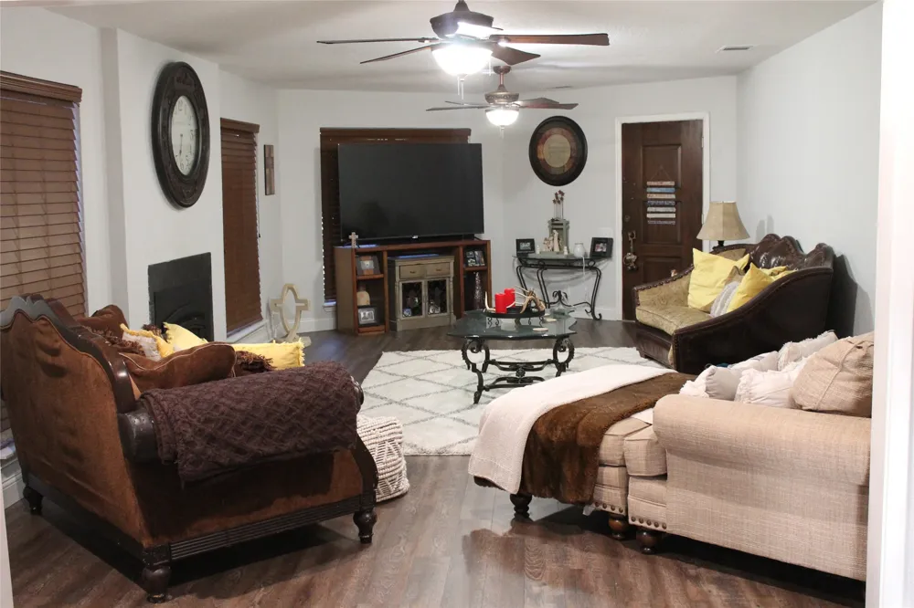 121 Port O Call Court Runaway Bay, TX 76426