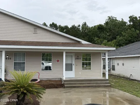 2613 Lagoon Knoll Drive