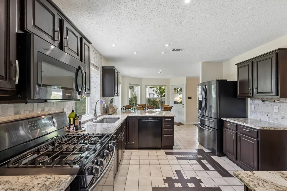 933 Golden Grove Drive Lewisville, TX 75067